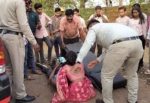 रुद्री पुलिस लाइन के आगे सड़क हादसा: तीन लोग घायल, राहगीरों की तत्परता से मिली समय पर मदद