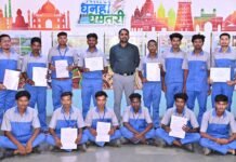 कौशल विकास से युवाओं को मिली नई उड़ान, कलेक्टर ने बांटे जॉब ऑफर लेटर और प्रमाण पत्र