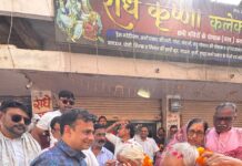 चारधाम यात्रा से लौटे जगदीश शर्मा दंपति का मठ मंदिर चौक में भव्य स्वागत