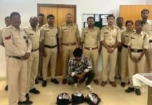 धमतरी: पीपरछेड़ी में आबकारी विभाग का छापा, 52 पाव अवैध शराब के साथ आरोपी गिरफ्तार; भेजा गया जेल