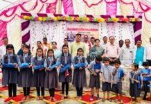 धमतरी विधायक ओंकार साहू विकासखंड स्तरीय शाला प्रवेश उत्सव भानपुरी में हुए शामिल, नवप्रवेशी विद्यार्थियों का किया स्वागत
