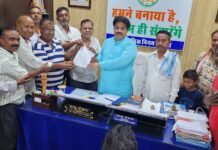 जिला झेरिया (चंगोरी) सेन समाज धमतरी के पदाधिकारियों ने महापौर रामू रोहरा से की सौजन्य भेंट