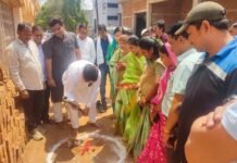 महापौर रामू रोहरा ने विवेकानंद वार्ड में 7.92 लाख रुपये के आरसीसी नाली निर्माण कार्य का किया भूमिपूजन