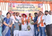 संबलपुर में आयोजित प्राकृतिक खेती कार्यशाला एवं कृषि मेला में किसानों को किया गया जागरूक