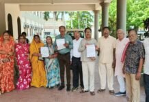 धमतरी में सेन समाज ने सौंपा ज्ञापन, बिलासपुर की छात्रा से दुष्कर्म मामले में कड़ी कार्रवाई की मांग