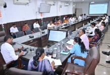 समय-सीमा बैठक में कलेक्टर सख्त, स्कूलों में लापरवाही पर कार्रवाई और केज व्हील ट्रैक्टरों पर कार्यवाही करने के निर्देश