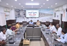 नाबालिगों के वाहन चलाने पर जिला प्रशासन की सख्ती कलेक्टर ने प्राचार्यों को दिए कड़े निर्देश, दोबारा उल्लंघन पर पालकों के विरुद्ध होगी कानूनी कार्रवाई