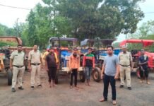 धमतरी में अवैध रेत परिवहन पर बड़ी कार्रवाई, राजस्व-खनिज विभाग ने 8 ट्रैक्टर किए जब्त