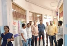 धमतरी जिला अस्पताल में अव्यवस्थाओं का शहर ब्लॉक कांग्रेस कमेटी ने किया निरीक्षण, 15 दिन में सुधार नहीं हुआ तो घेराव की चेतावनी
