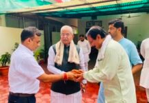 उत्कृष्ट विधायक चुने जाने पर धरम लाल कौशिक का सम्मान, धमतरी प्रतिनिधिमंडल ने दी बधाई