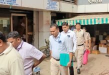 धमतरी : मेडिकल एजेंसी में EOW की दबिश, घंटों चली दस्तावेजों की जांच स्वास्थ्य विभाग से जुड़े मामले में EOW की जांच तेज, कई घंटे चली पड़ताल; अहम दस्तावेज जब्त