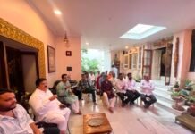मराठापारा में सामूहिक रूप से सुना गया प्रधानमंत्री नरेंद्र मोदी के ‘मन की बात’ का 136वां प्रसारण प्रधानमंत्री श्री नरेंद्र मोदी जी के मासिक रेडियो कार्यक्रम मन की बात के 136वें प्रसारण को मराठापारा में विश्वजीत कृदत के निवास पर सामूहिक रूप से सुना गया