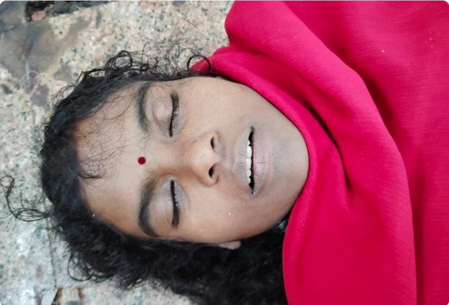 धमतरी के अधारी नवागांव में कपड़े सुखाते समय करंट लगने से महिला की मौत