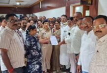 नीरज हत्याकांड: गिरफ्तारी नहीं होने पर साहू समाज का आक्रोश, एसपी को सौंपा ज्ञापन नीरज हत्याकांड में अब तक गिरफ्तारी नहीं, साहू समाज ने जताया आक्रोश; एसपी को सौंपा ज्ञापन