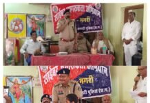 “साइबर अपराधों से सतर्क रहें, नशे से दूर रहें और यातायात नियमों का करें पालन”: धमतरी पुलिस ने विद्यार्थियों को किया जागरूक