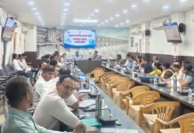 कलेक्टर अबिनाश मिश्रा अबिनाश मिश्रा ने की स्वास्थ्य योजनाओं की समीक्षा