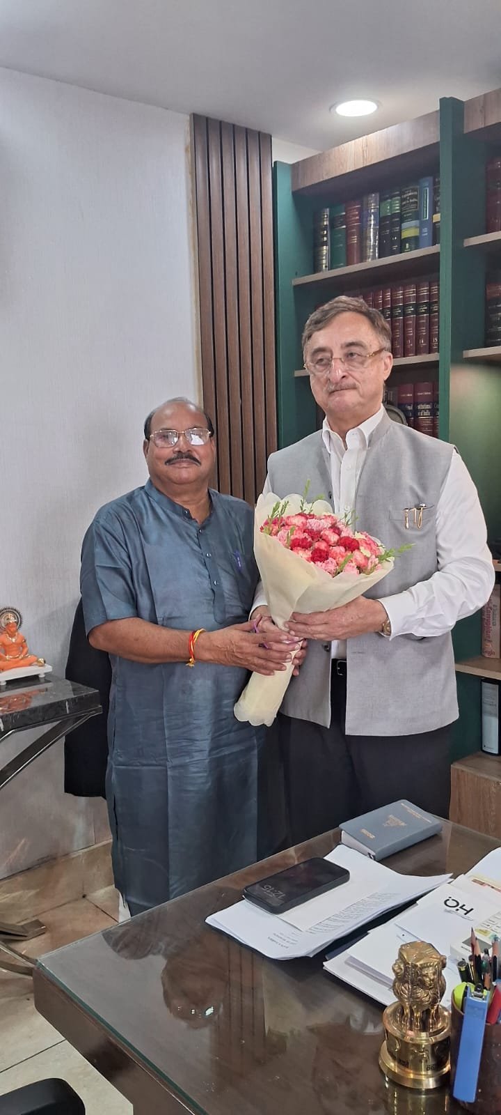 likharam नई दिल्ली में ओबीसी संगठन की मजबूती को लेकर हुई बैठक, पूर्व विधायक लेखराम साहू ने राष्ट्रीय नेतृत्व को सौंपी तेलंगाना की रिपोर्ट