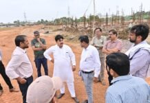 महापौर, कलेक्टर एवं निगम आयुक्त ने शहर के प्रमुख विकास कार्यों का किया संयुक्त निरीक्षण