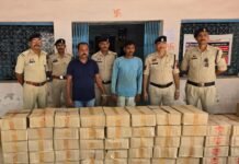 अवैध शराब कारोबारियों पर धमतरी पुलिस का बड़ा प्रहार दो आरोपी गिरफ्तार