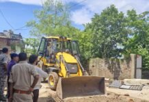 मड़ईभाठा में शासकीय भूमि से 5 अवैध अतिक्रमण हटाए गए मड़ईभाठा में शासकीय भूमि से 5 अवैध अतिक्रमण हटाए गए