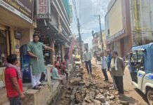 विमल टाकिज रोड के बरसाती पानी भराव की सुध लेने पहुंचे निगम पीडब्ल्यूडी अध्यक्ष