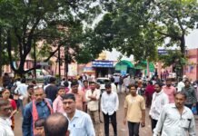 जिला अस्पताल में सफाई कर्मी से मारपीट, युवक ने निकाला चाकू; पुलिस ने दोनों को हिरासत में लिया