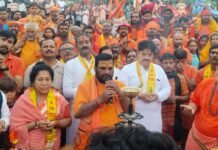 बोल बम कांवड़ समिति द्वारा आयोजित महाआरती में शामिल हुए महापौर रामू रोहरा