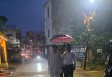 बारिश के बीच महापौर रामू रोहरा ने किया स्थल निरीक्षण, अधिकारियों को दिए त्वरित कार्रवाई के निर्देश