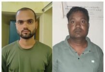 धमतरी पुलिस का अवैध शराब कारोबार पर बड़ा प्रहार: दो आरोपी गिरफ्तार, 27,510 रुपये की शराब, मोबाइल और नगदी जब्त