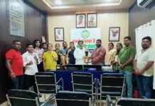 धमतरी जिला पावर लिफ्टिंग संघ के पदाधिकारियों एवं खिलाड़ियों ने महापौर रामू रोहरा से की सौजन्य मुलाकात सफल आयोजन के लिए जताया आभार, खेल सुविधाओं के विस्तार एवं प्रशिक्षण हॉल की रखी मांग