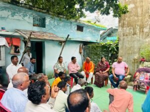 हादसे के बाद धमतरी जिला कांग्रेस कमेटी की अध्यक्ष तारिणी चंद्राकर ने कांग्रेस कार्यकर्ताओं के साथ पीड़ित परिवार से मुलाकात की
