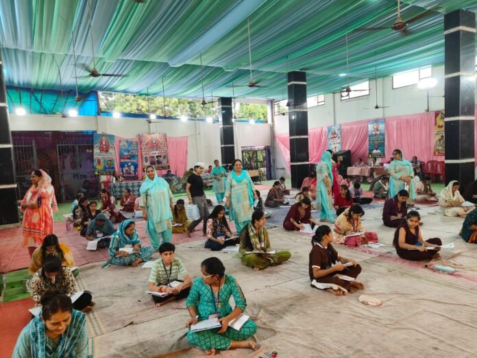 सिंधी समाज धमतरी द्वारा कोष्टापारा स्थित झूलेलाल मंदिर में चालीहा महोत्सव बड़े ही उत्साह और धार्मिक आस्था के साथ मनाया जा रहा है। महोत्सव के दौरान समाज द्वारा विभिन्न धार्मिक, सामाजिक एवं सांस्कृतिक कार्यक्रमों का आयोजन किया जा रहा है।