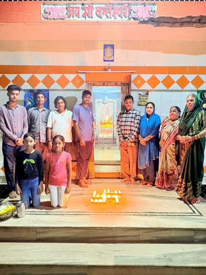 मां दंतेश्वरी मंदिर में जले आशीर्वाद के दीप
