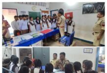रूद्री थाने और कंट्रोल रूम पहुंचकर पुलिसिंग समझे स्कूली बच्चे रूद्री थाने और कंट्रोल रूम पहुंचकर पुलिसिंग समझे स्कूली बच्चे