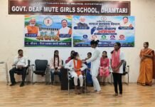 सेवा संकल्प अभियान के तहत श्रवण बाधितार्थ बालिका विद्यालय में लगा विभागीय योजनाओं का प्रचार-प्रसार शिविर