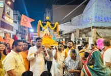 धमतरी के हृदय स्थल सदर बाजार से निकली माँ की चुनरी यात्रा, विधायक ओंकार साहू हुए शामिल