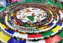 सेवा के 25 वर्ष राष्ट्रप्रेम के रंग रंगा रायपुर, 5 हजार लोगों ने बनाई भव्य ‘ह्यूमन रंगोली सेवा के 25 वर्ष राष्ट्रप्रेम के रंग रंगा रायपुर, 5 हजार लोगों ने बनाई भव्य ‘ह्यूमन रंगोली