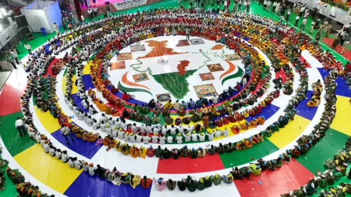 सेवा के 25 वर्ष राष्ट्रप्रेम के रंग रंगा रायपुर, 5 हजार लोगों ने बनाई भव्य ‘ह्यूमन रंगोली