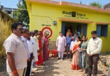 विवेकानंद वार्ड के संत लहरी नगर के पास नवनिर्मित आंगनबाड़ी भवन का मुख्य अतिथि महापौर रामू रोहरा ने किया लोकार्पण