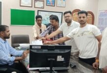 अवैध रेत परिवहन पर शहर कांग्रेस का मोर्चा, खनिज अधिकारी के तबादले की मांग अवैध रेत परिवहन और सड़क निर्माण में देरी को लेकर कलेक्टर को राज्यपाल के नाम ज्ञापन सौंपा।