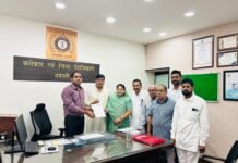 रबी फसल के लिए गंगरेल बांध से पानी देने कांग्रेस ने कलेक्टर को सौंपा ज्ञापन