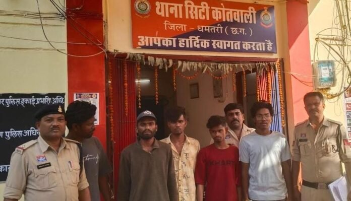 धमतरी टिकरापारा में घर में घुसकर हमला करने के मामले में पुलिस की कार्रवाई