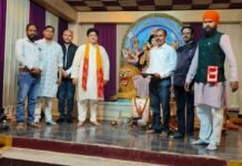 ग्राम आछोटा में ”मया के संदेश दुर्ग ” की गुंज नगर निगम महापौर धमतरी हुए शामिल