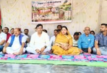 धमतरी में पटवारियों की हुंकार: गांधी मैदान में डटे आंदोलनकारियों को मिला कांग्रेस अध्यक्ष, विधायक व पूर्व विधायकों का साथ, मांगों को बताया जायज