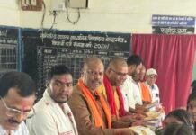 सेवा संकल्प अभियान के तहत बेलरगांव, आमगांव एवं घुरावंड में विद्यार्थियों को निःशुल्क कॉपियों का वितरण, शिक्षा और संघर्ष के महत्व का दिया संदेश