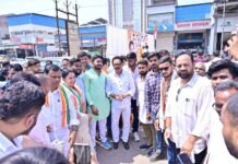 कांग्रेस प्रभारी सुखदेव भगत का भव्य स्वागत, ‘वोट बचाओ-देश बचाओ’ रैली के लिए बस्तर रवाना; दीपक बैज और चरणदास महंत भी रहे मौजूद